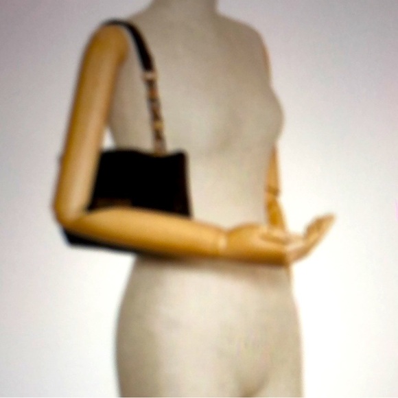 Louis Vuitton Vernice Amarante Patent Leather Bag - Picture 3 of 13